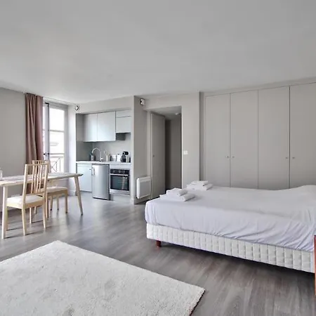 Hotel De Beaune 2*